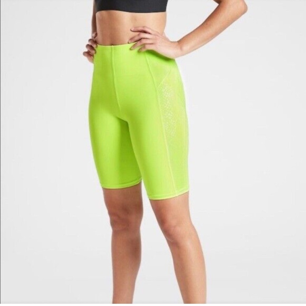 NWT Athleta Stay Fly 9" Short Compression Reflective Running | Young Banana M - Picture 1 of 6